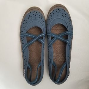 Mukluks shoes wonens size 10